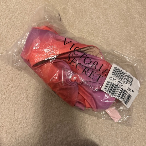 Brand New Victoria Secret Ombré Swim Suit - Picture 3 of 3